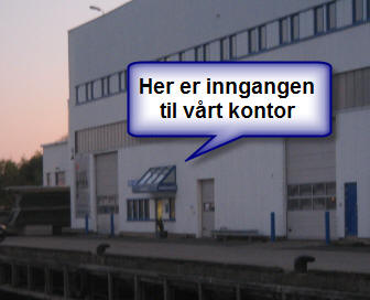 Inngangen til vårt kontor